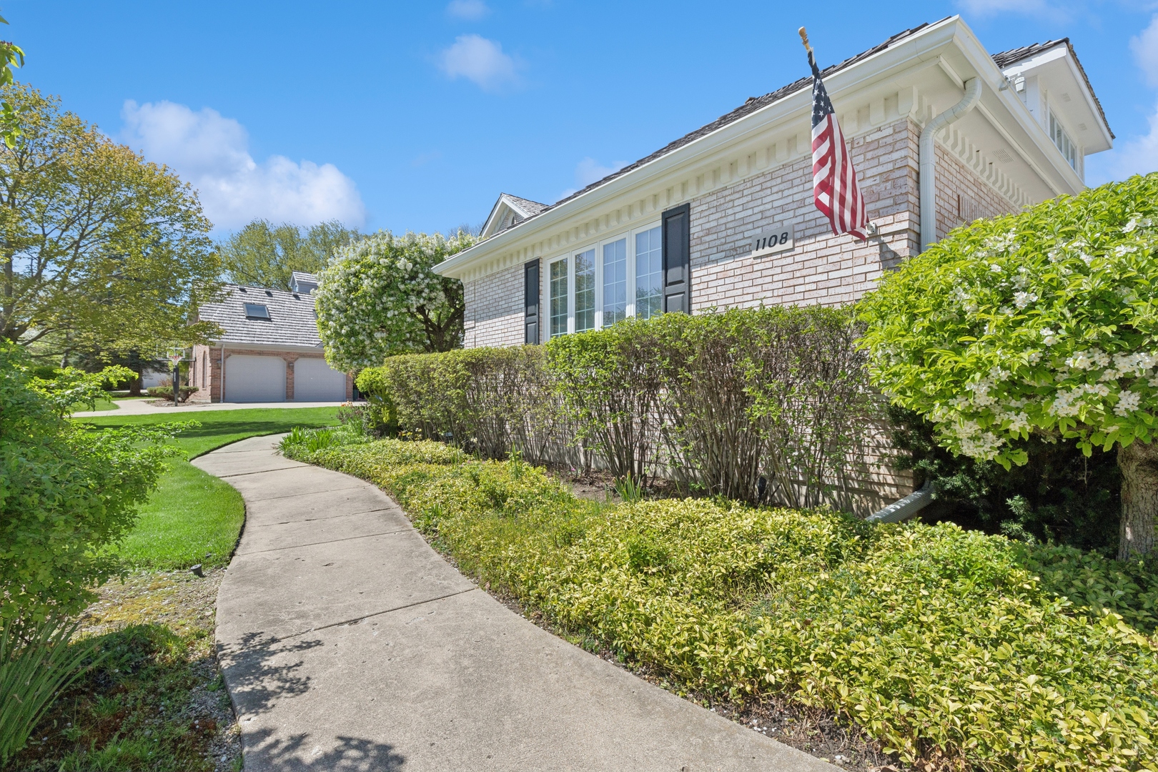 1108 New Castle Drive, Libertyville, IL 60048