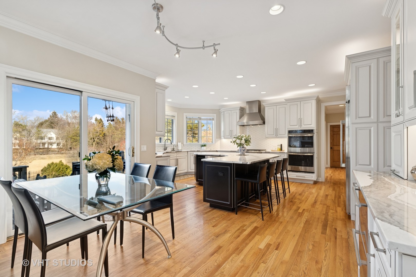 1108 New Castle Drive, Libertyville, IL 60048