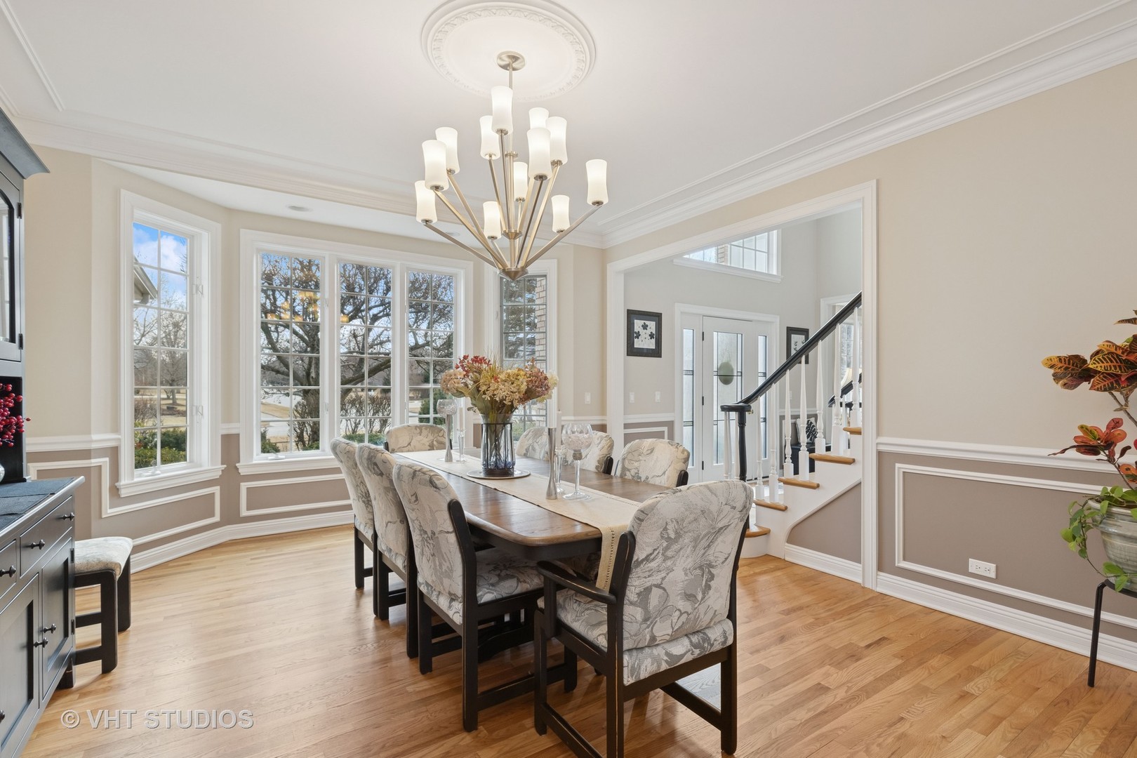 1108 New Castle Drive, Libertyville, IL 60048