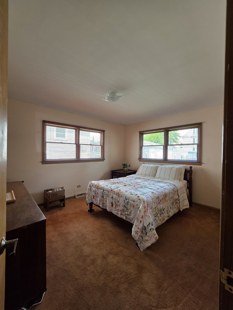 6124 W Berteau Avenue, Chicago, IL 60634