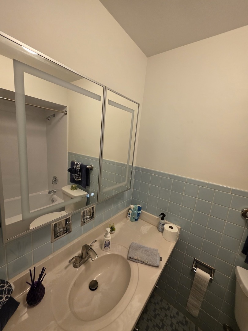 6124 W Berteau Avenue, Chicago, IL 60634