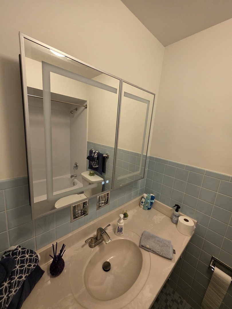 6124 W Berteau Avenue, Chicago, IL 60634