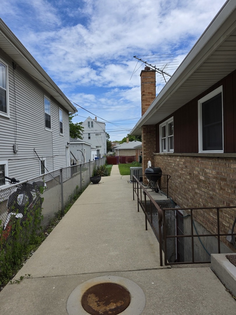 6124 W Berteau Avenue, Chicago, IL 60634