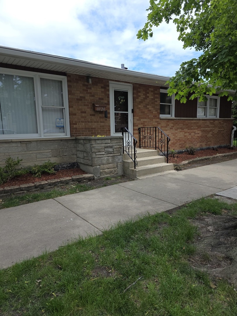 6124 W Berteau Avenue, Chicago, IL 60634