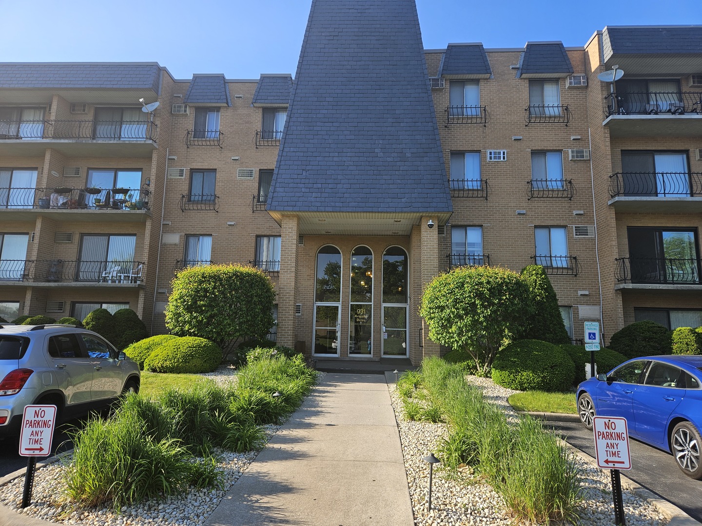 931 W Arquilla Drive #415, Glenwood, IL 60425