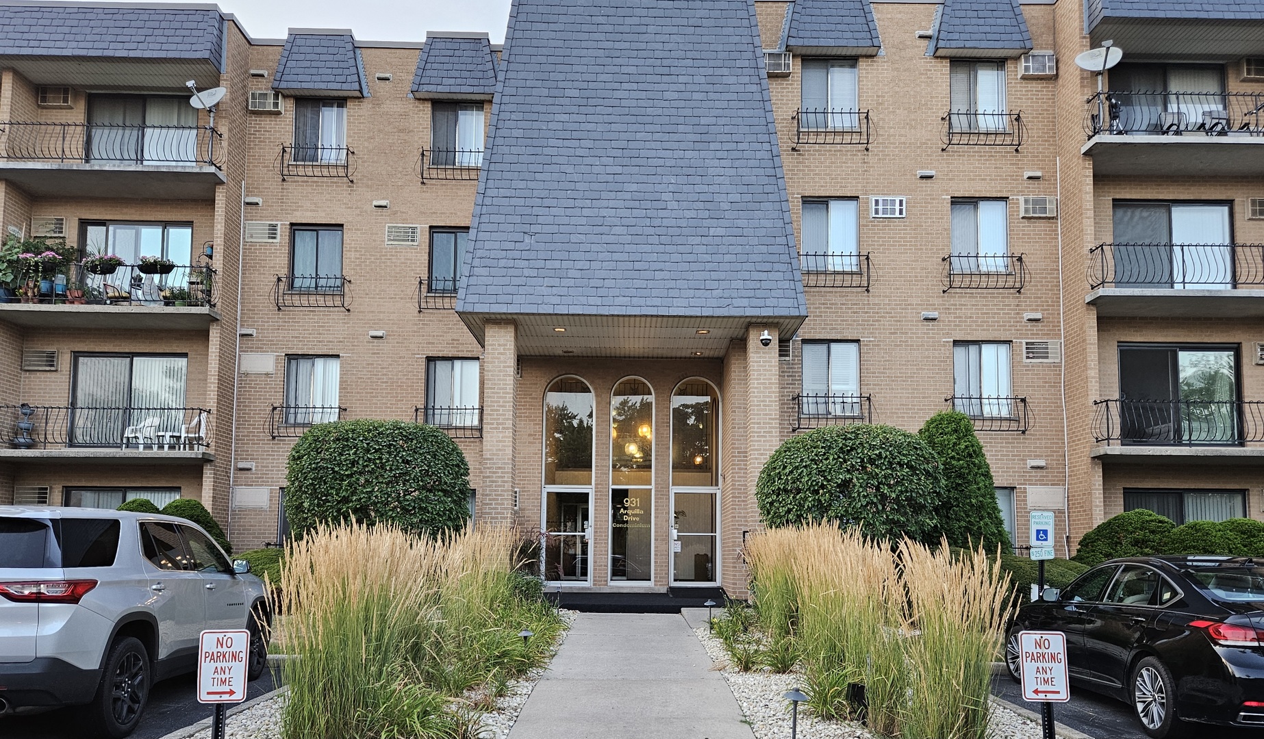 931 W Arquilla Drive #415, Glenwood, IL 60425