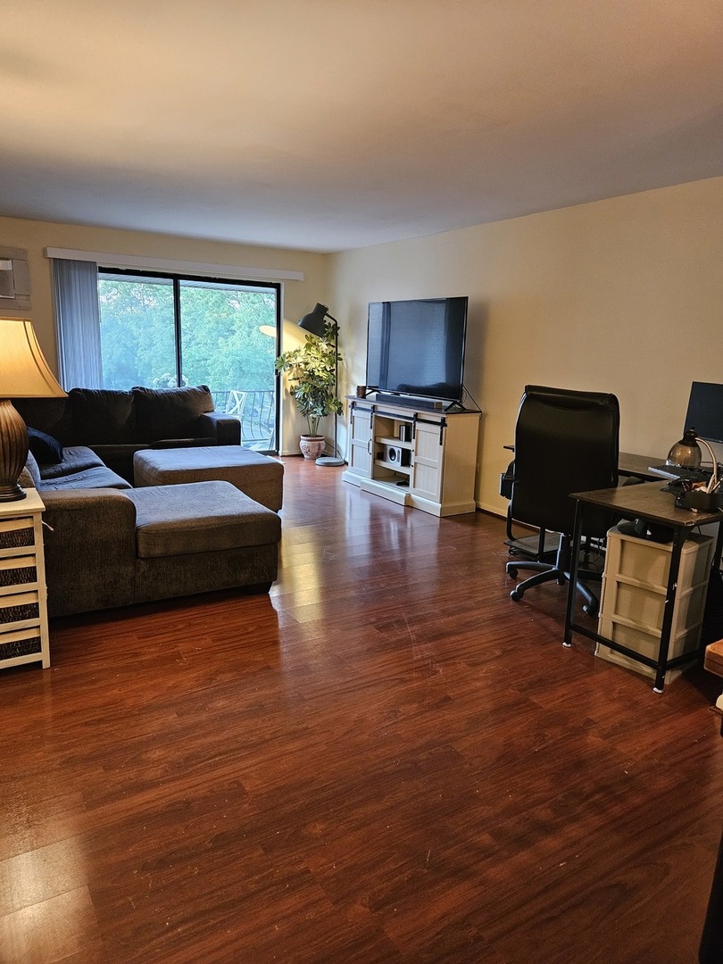 931 W Arquilla Drive #415, Glenwood, IL 60425
