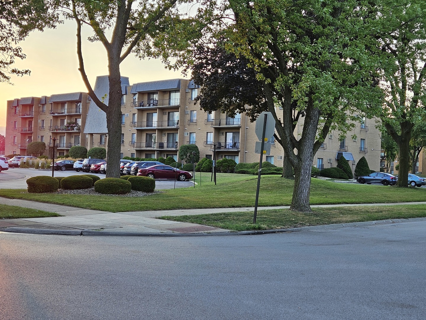 931 W Arquilla Drive #415, Glenwood, IL 60425