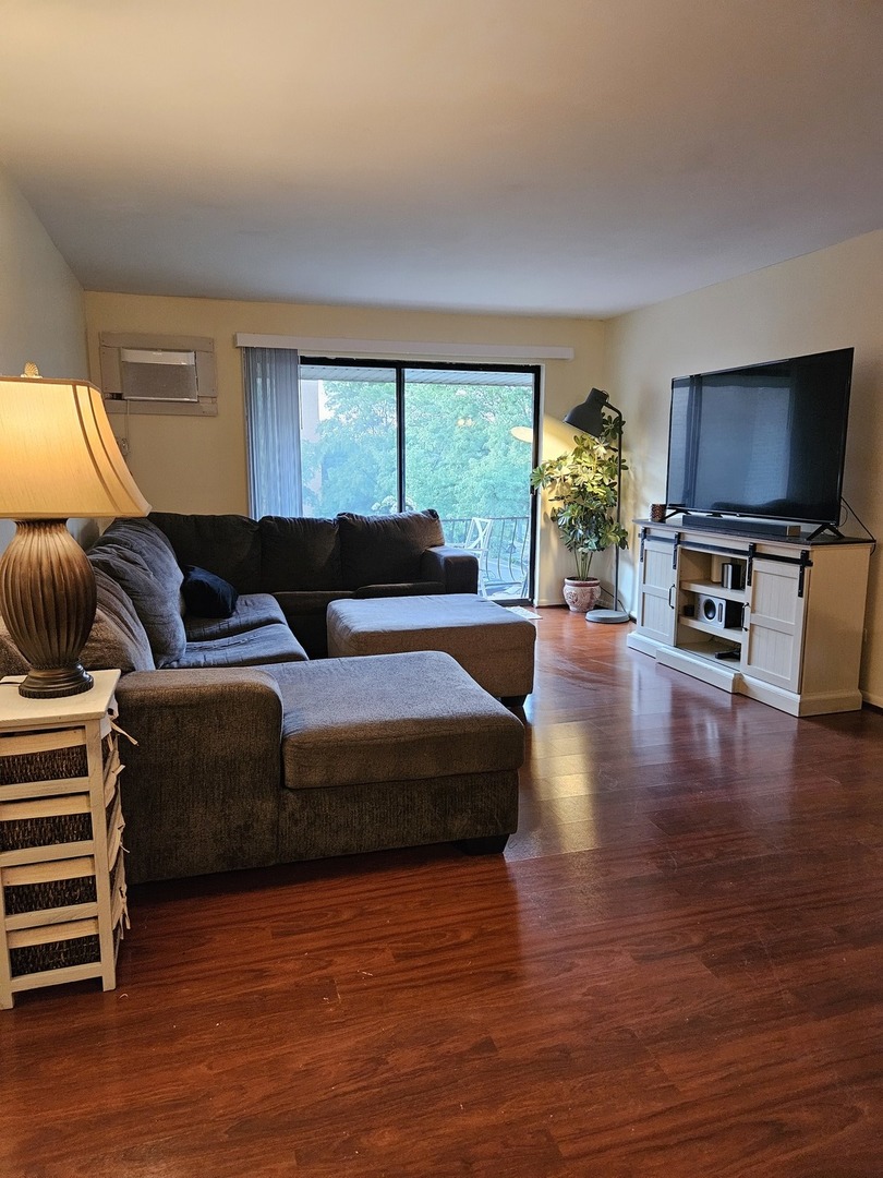 931 W Arquilla Drive #415, Glenwood, IL 60425