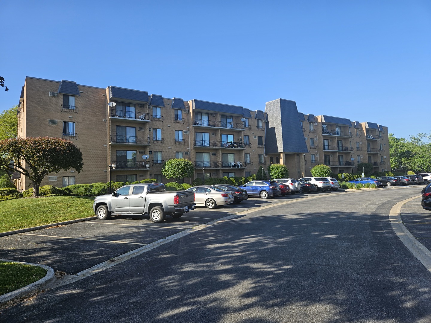 931 W Arquilla Drive #415, Glenwood, IL 60425
