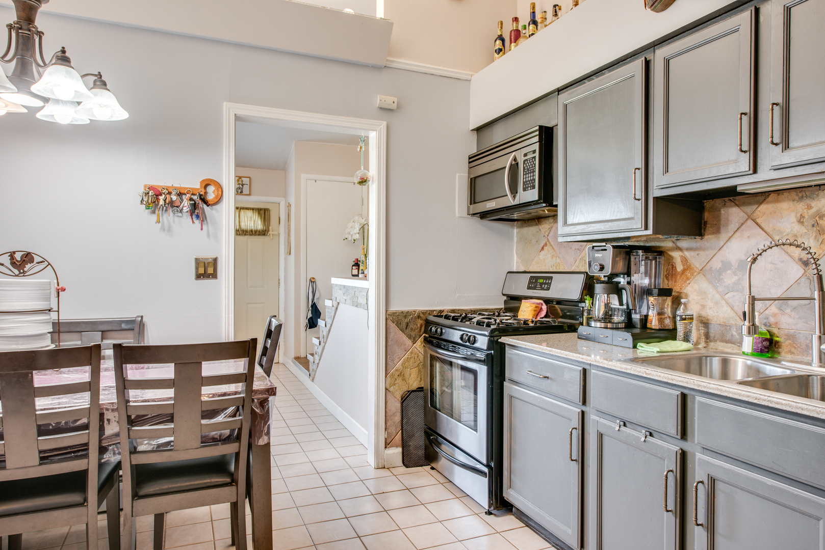 2105 Caton Farm Road, Crest Hill, IL 60403