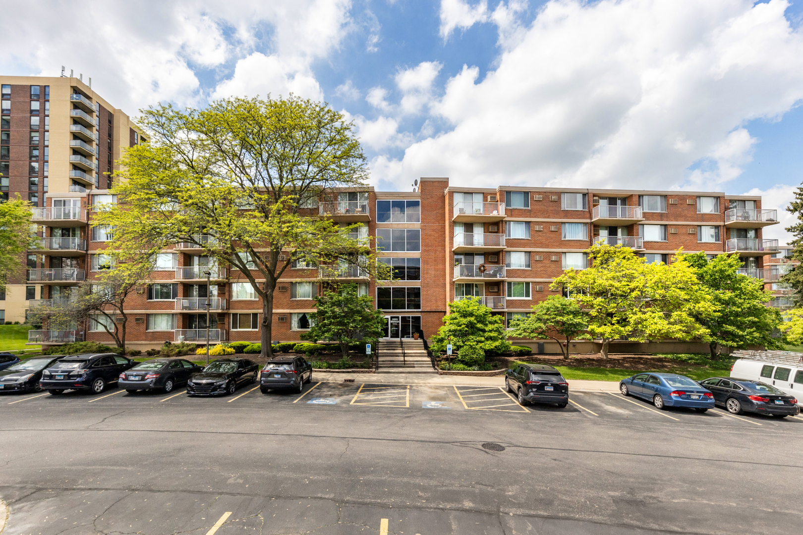 2222 S Stewart Avenue #4K, Lombard, IL 60148