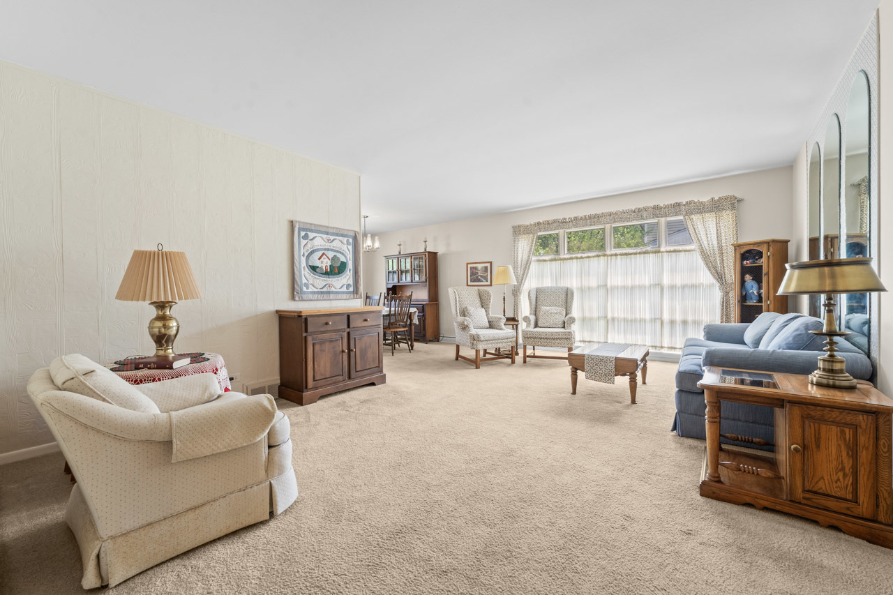 137 N Clark Drive, Palatine, IL 60074