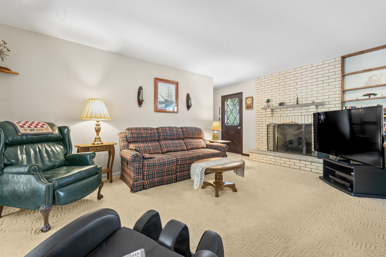137 N Clark Drive, Palatine, IL 60074