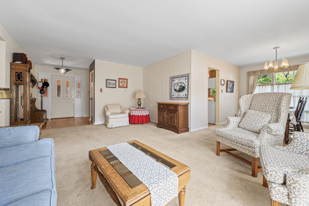 137 N Clark Drive, Palatine, IL 60074