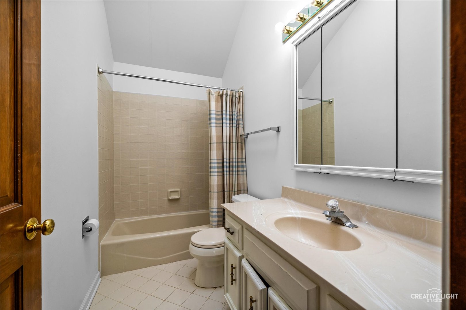35 Venetian Way, Wheaton, IL 60189