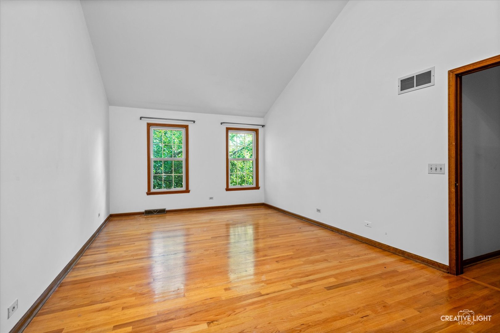 35 Venetian Way, Wheaton, IL 60189