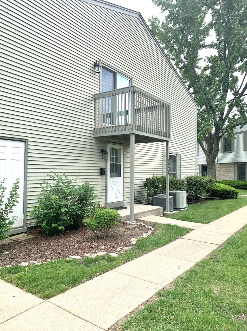 1678 Trowbridge Court #A, Wheaton, IL 60189