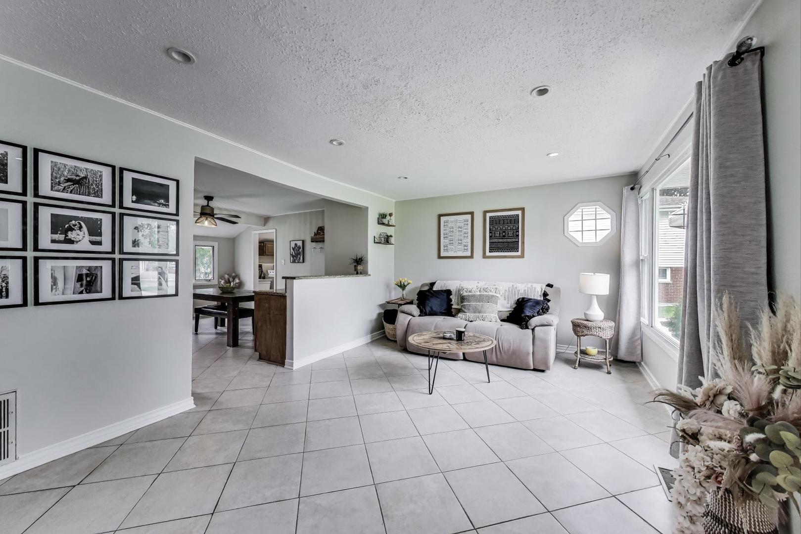 2801 Fremont Street, Rolling Meadows, IL 60008