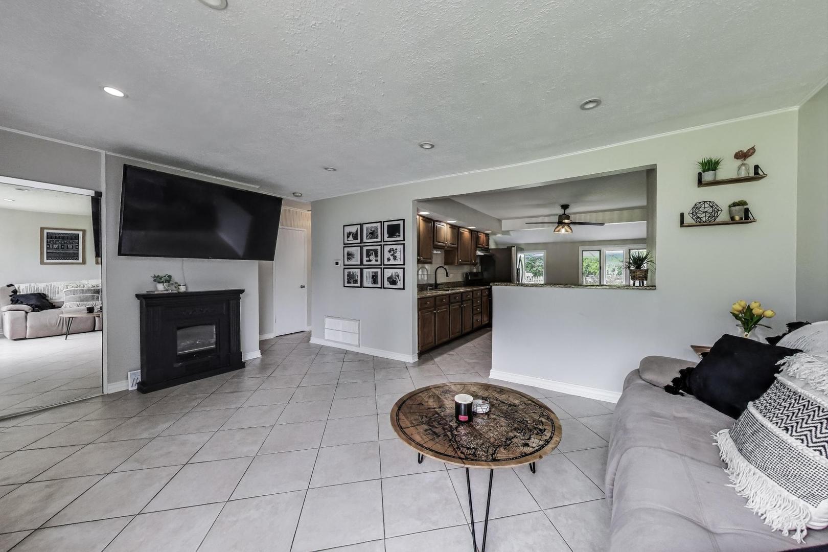 2801 Fremont Street, Rolling Meadows, IL 60008