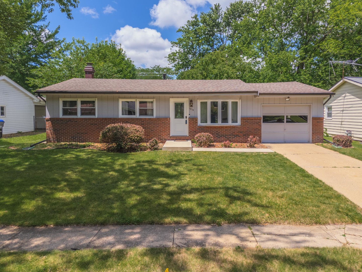 1216 Townley Drive, Bloomington, IL 61704