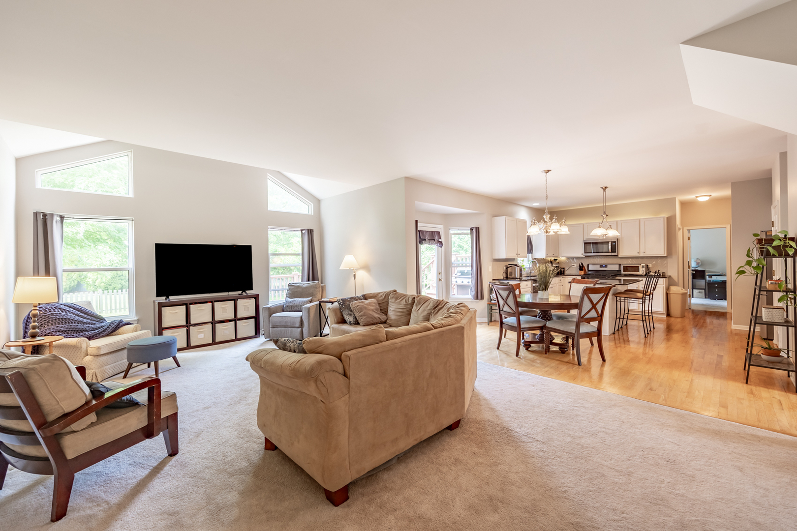 520 Carriage Way, South Elgin, IL 60177