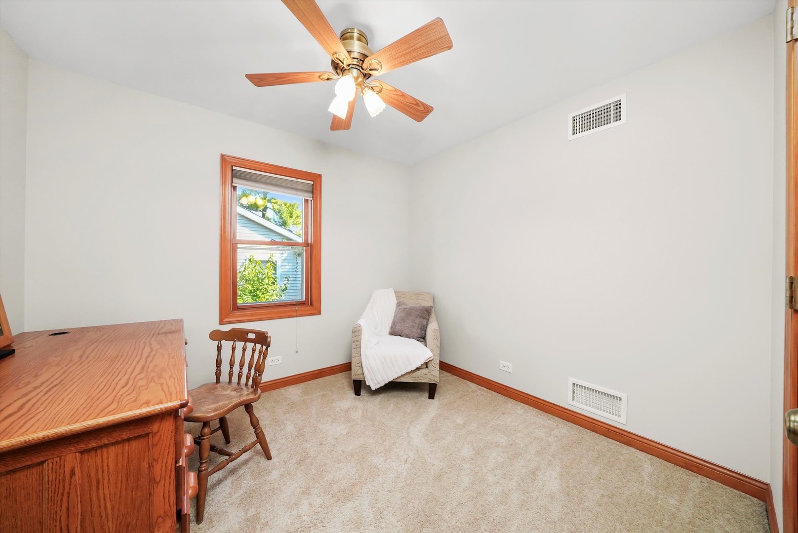 330 3rd Street, Libertyville, IL 60048