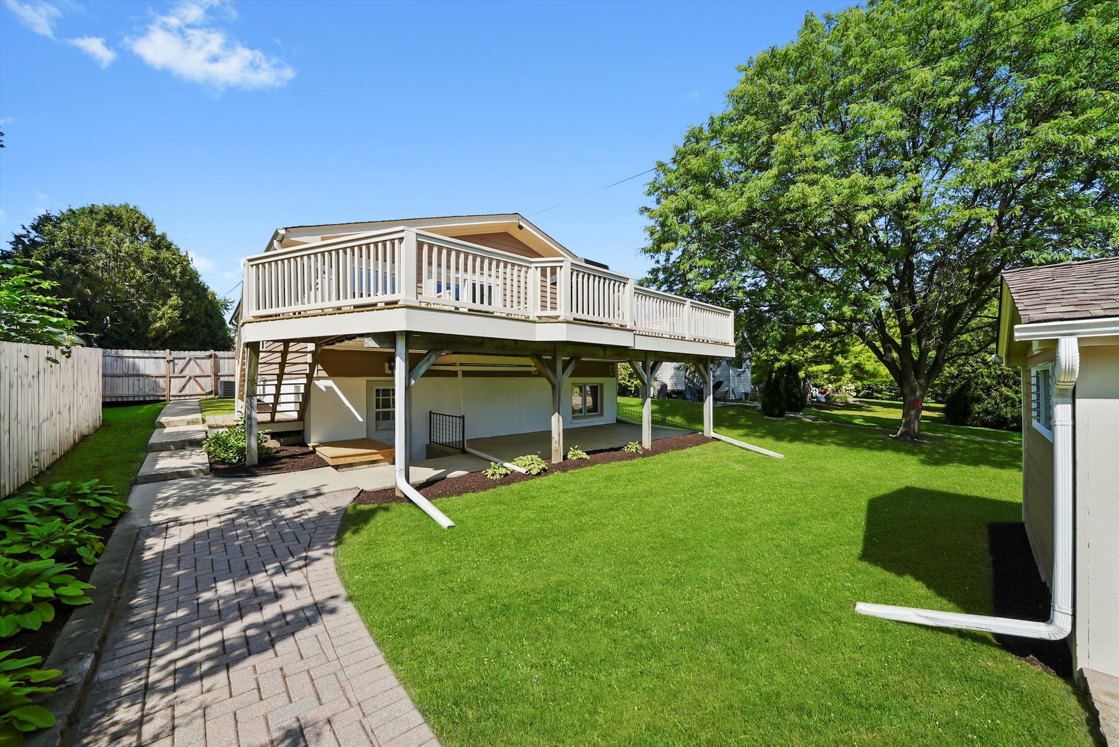 330 3rd Street, Libertyville, IL 60048