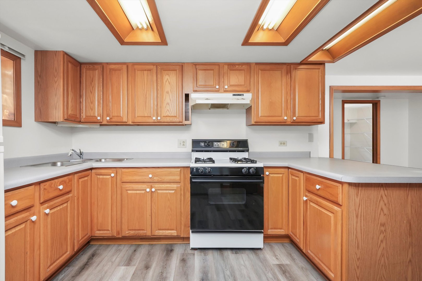 330 3rd Street, Libertyville, IL 60048