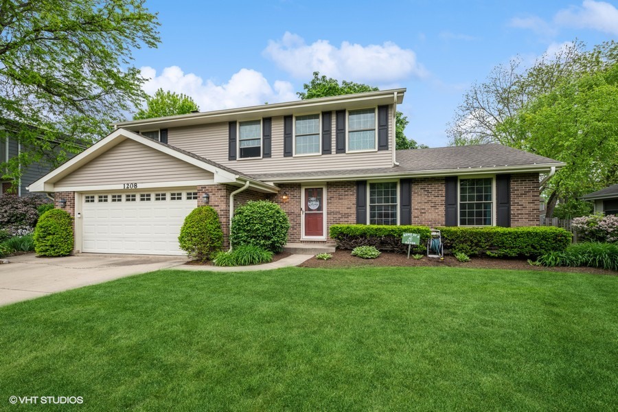 1208 Parliament Court, Libertyville, IL 60048