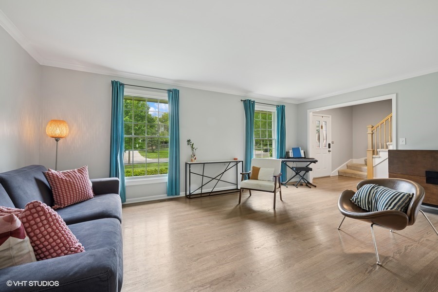 1208 Parliament Court, Libertyville, IL 60048