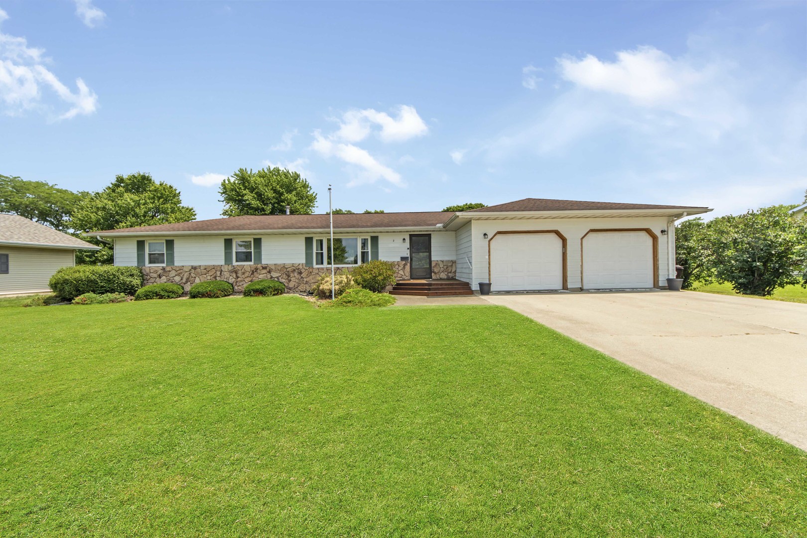 2 Circle Drive, Wenona, IL 61377