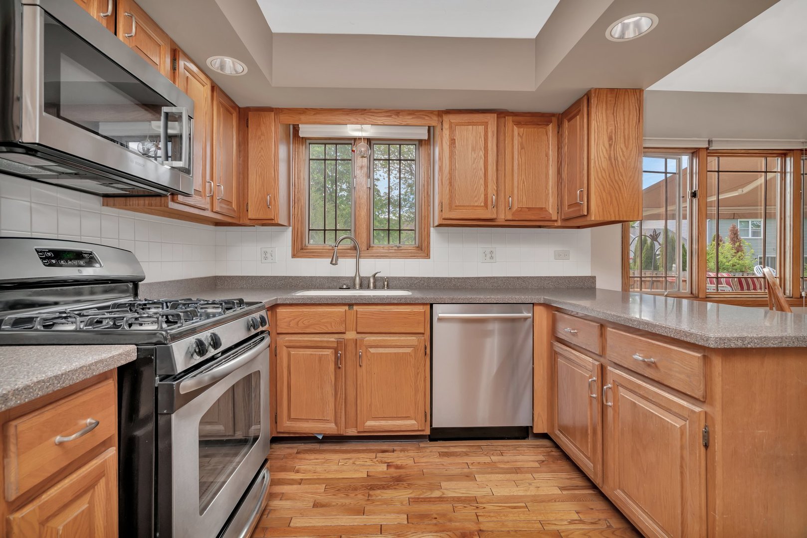 910 N Dovington Drive, Hoffman Estates, IL 60169