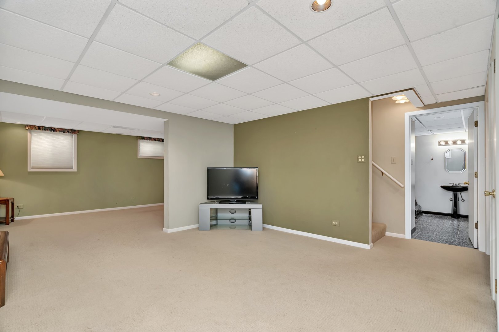 910 N Dovington Drive, Hoffman Estates, IL 60169