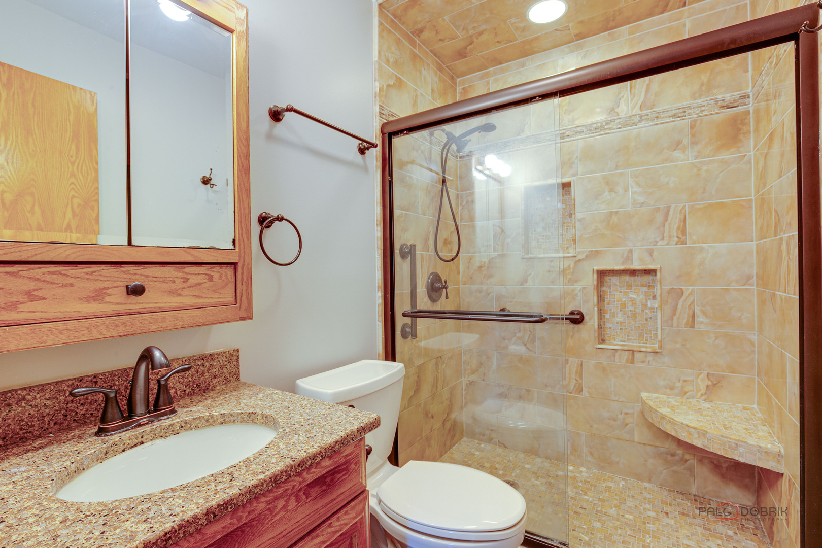 2422 E Grand Avenue, Lindenhurst, IL 60046