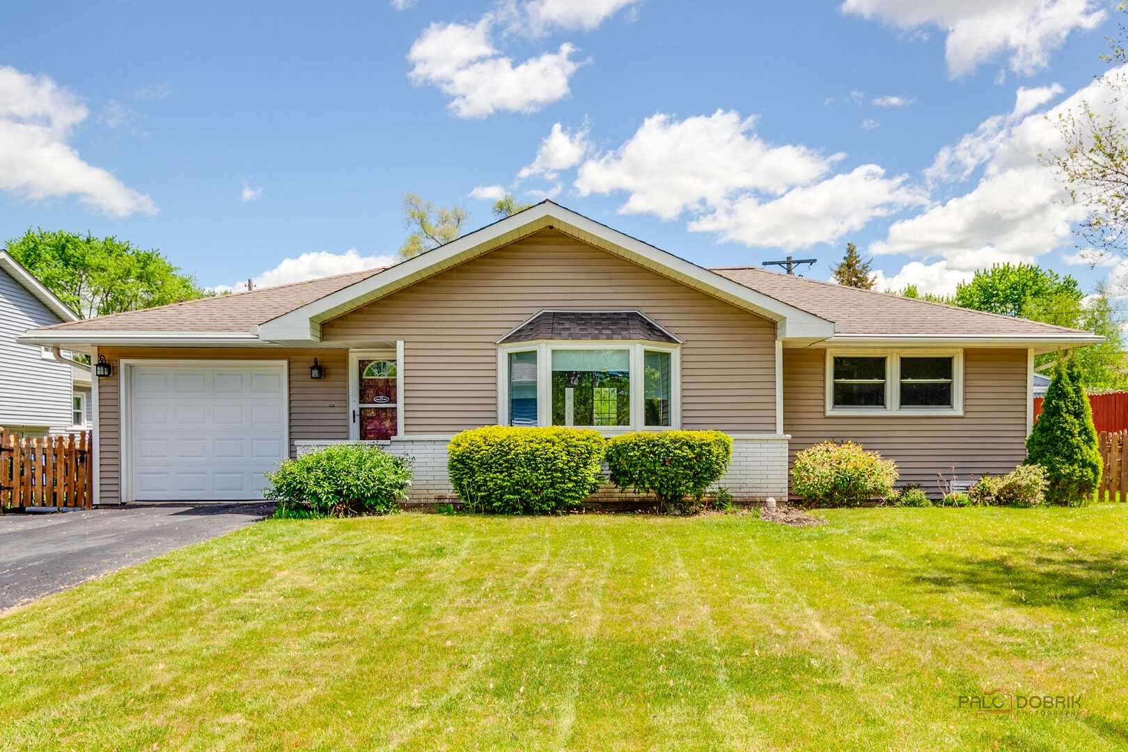 2422 E Grand Avenue, Lindenhurst, IL 60046