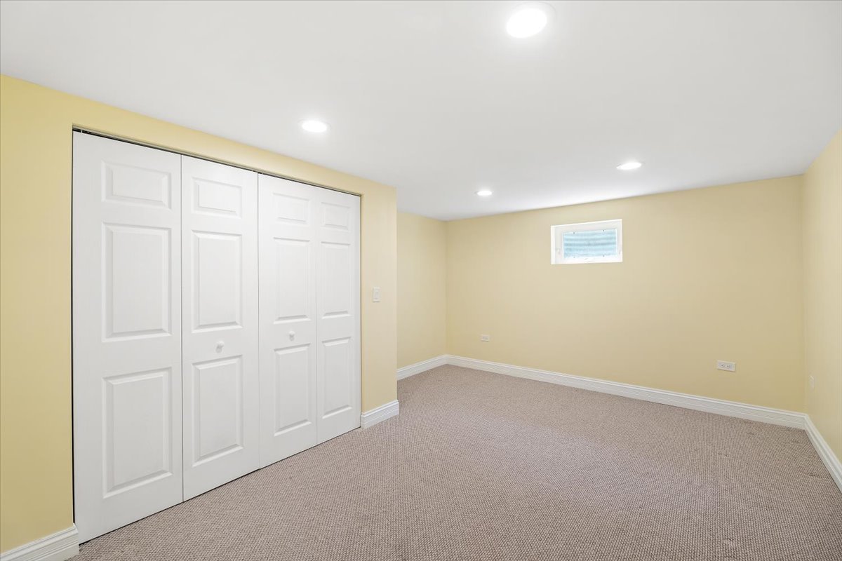 703 Berkshire Lane, Schaumburg, IL 60193