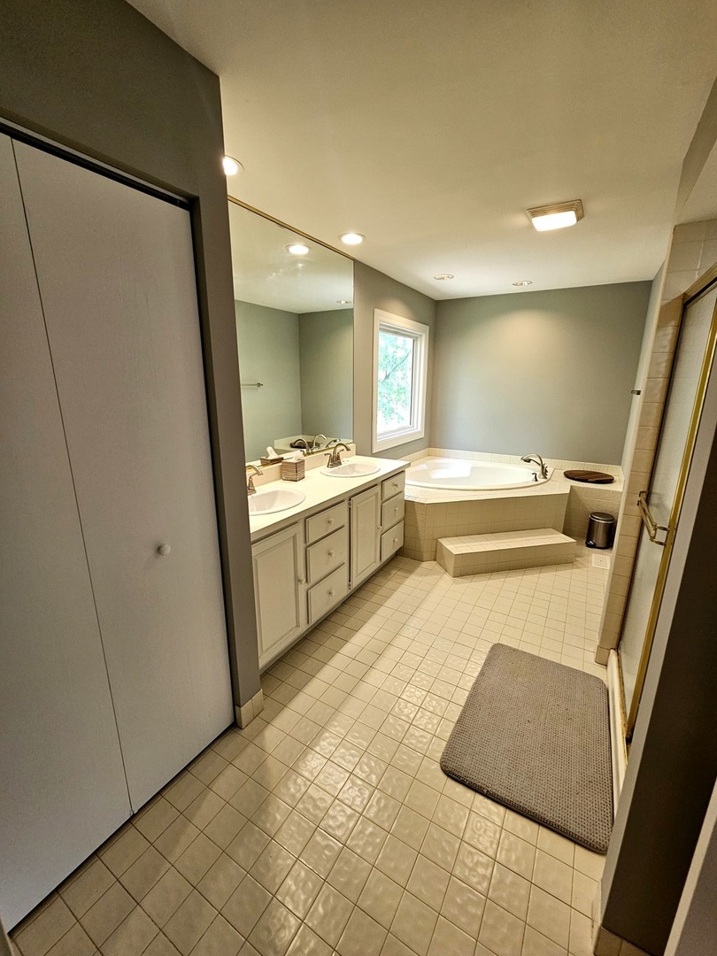 1602 Nightengale Circle, Lindenhurst, IL 60046