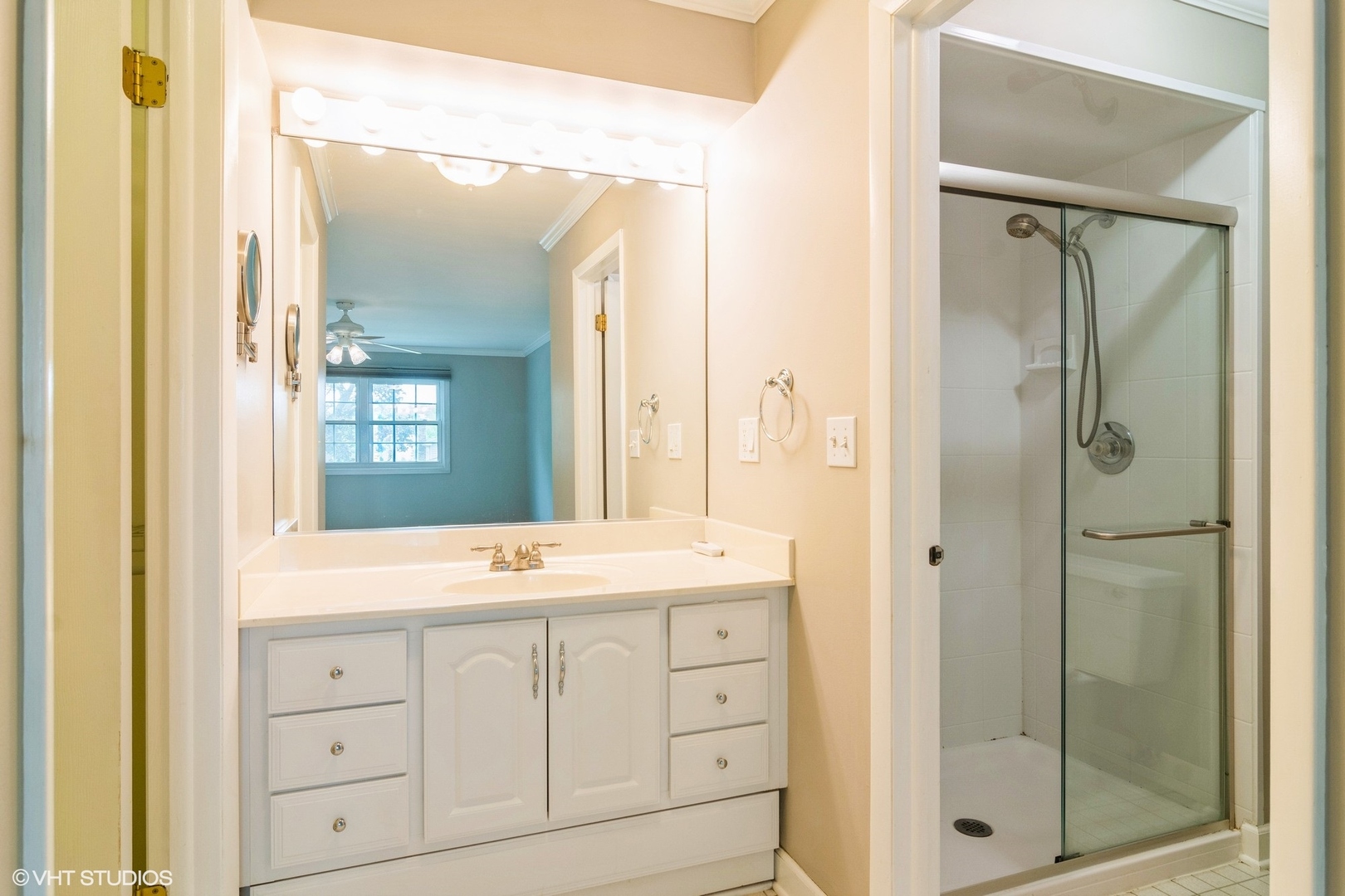 1921 E Peachtree Lane, Arlington Heights, IL 60004