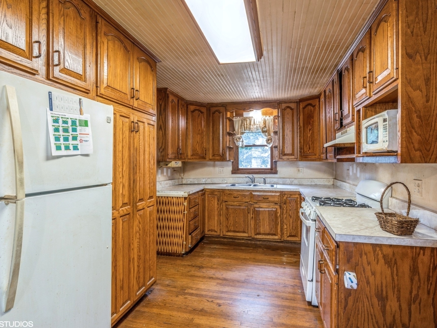 11933 S 70th Avenue, Palos Heights, IL 60463
