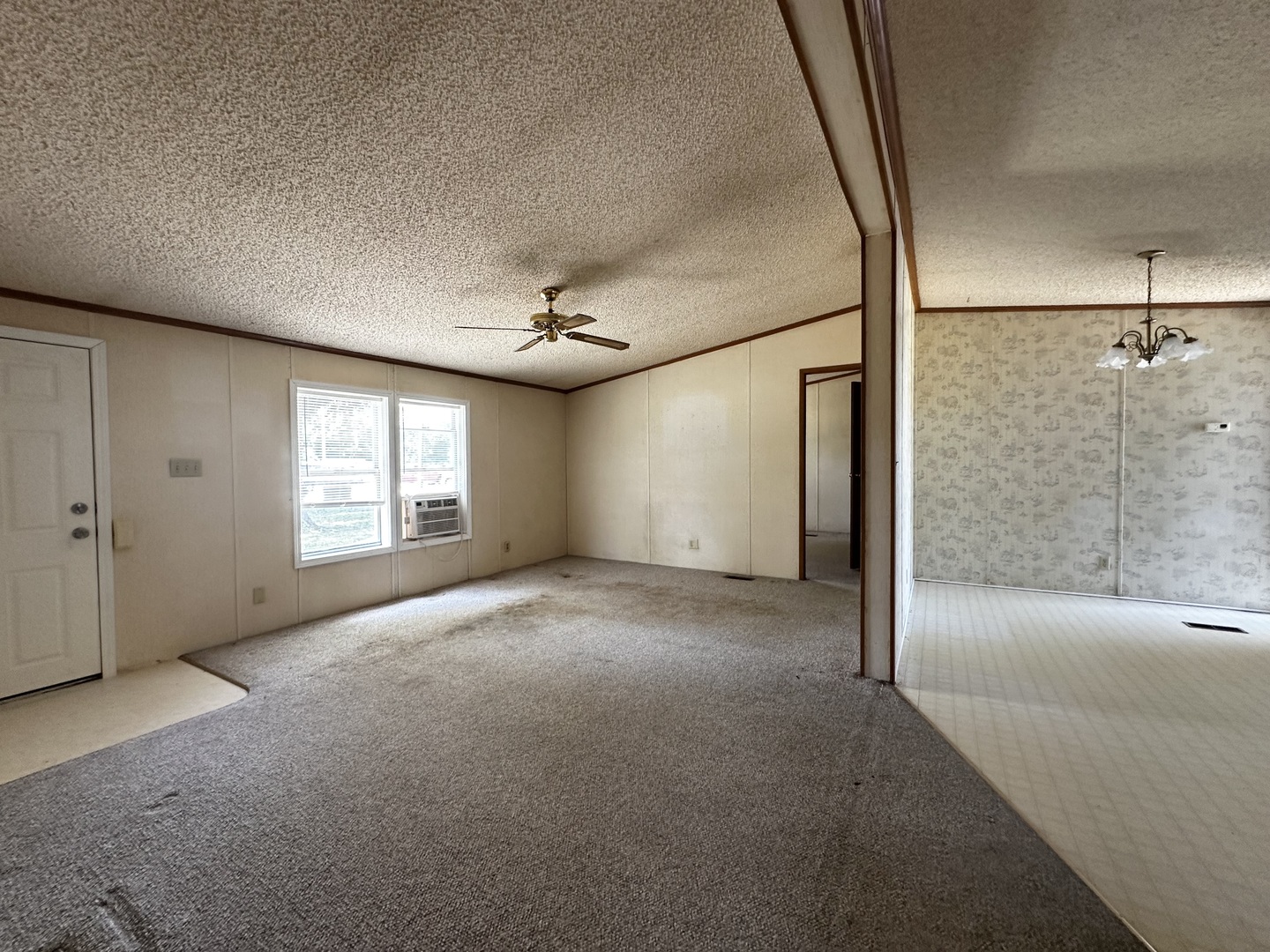 1008 Bloomington Street, Dewitt, IL 61735