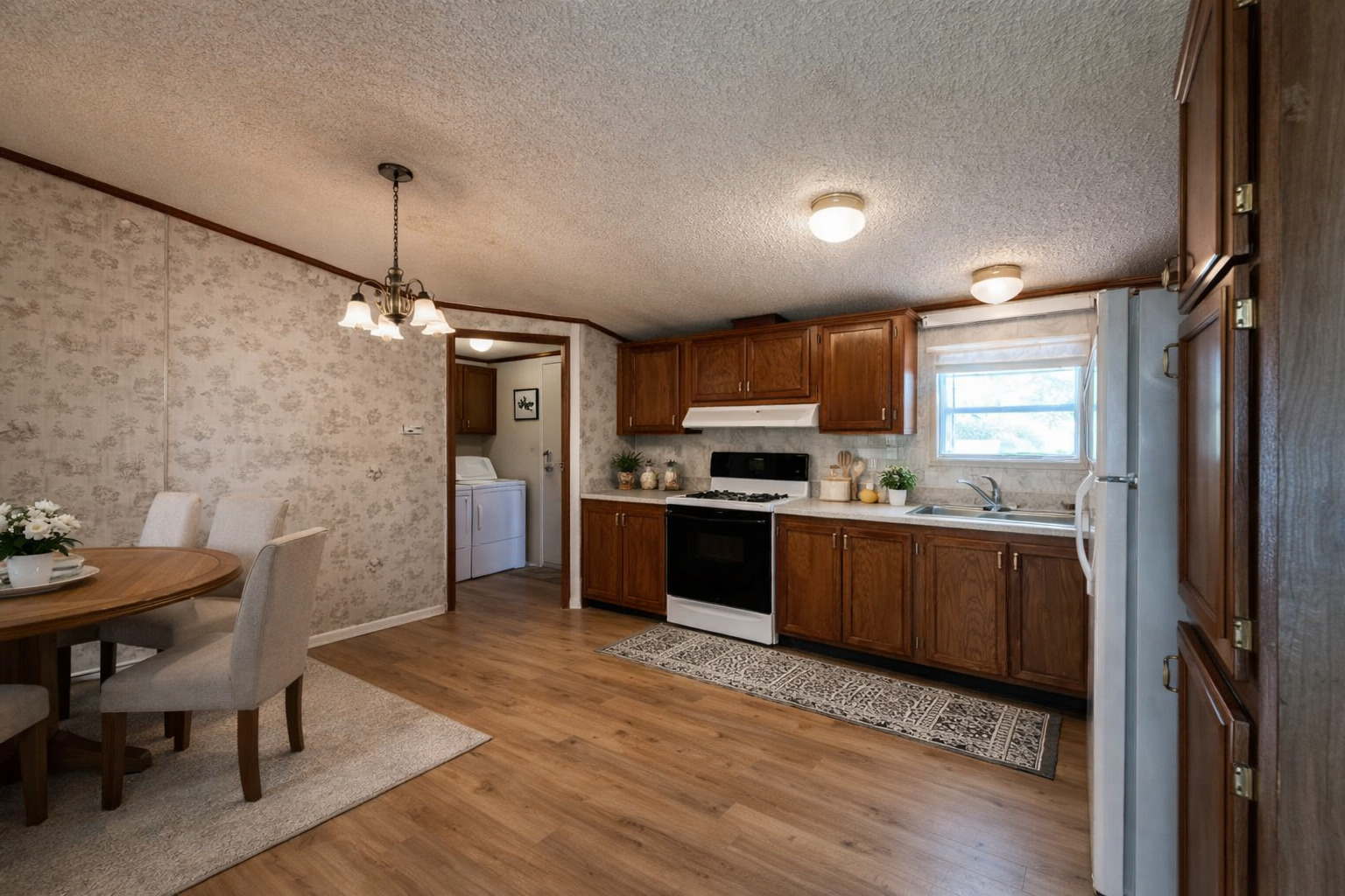 1008 Bloomington Street, Dewitt, IL 61735