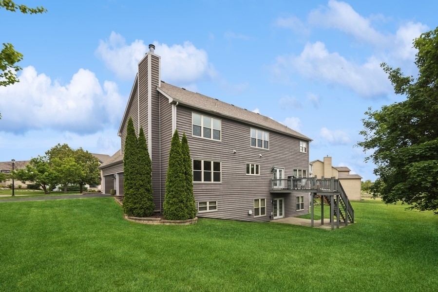 2 12 Lakes Court, Lake In The Hills, IL 60156
