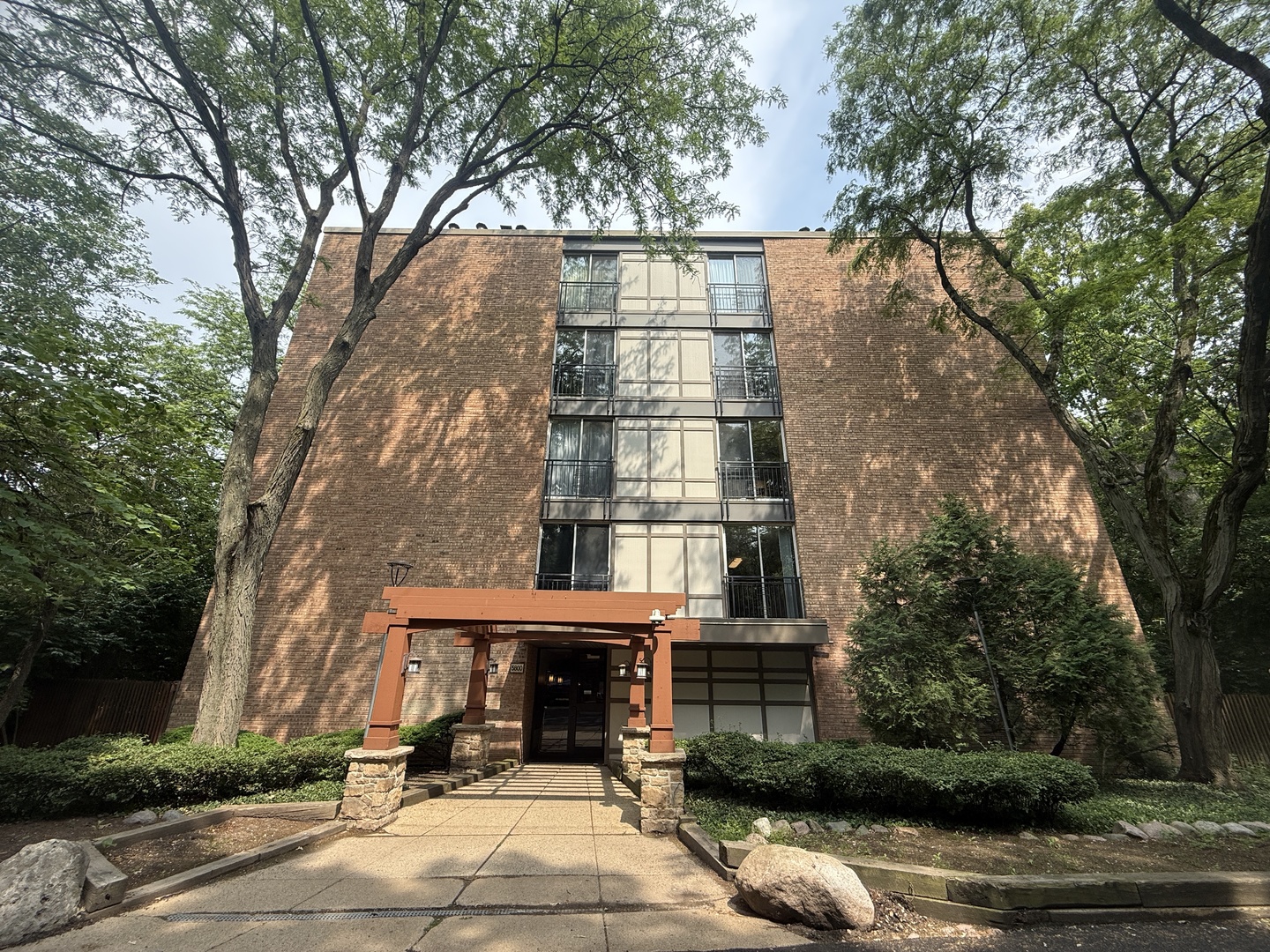 5800 Oakwood Drive #2J, Lisle, IL 60532