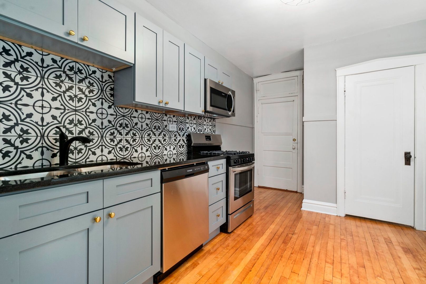 323 W Calendar Avenue #3G, La Grange, IL 60525