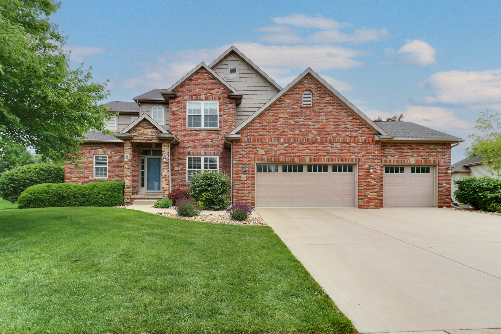 69 Brookstone Circle, Bloomington, IL 61704