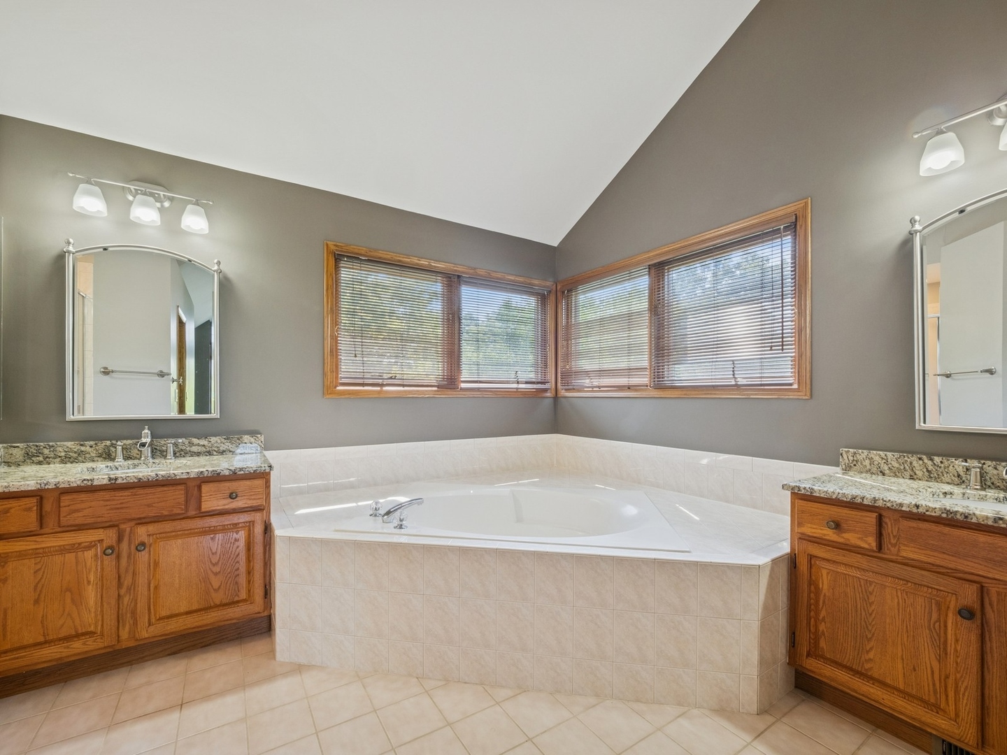 1134 S Hiddenbrook Trail, Palatine, IL 60067