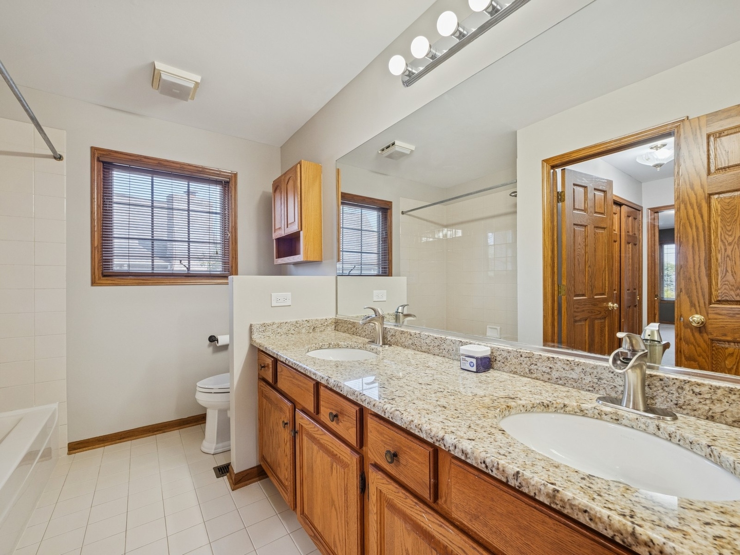 1134 S Hiddenbrook Trail, Palatine, IL 60067