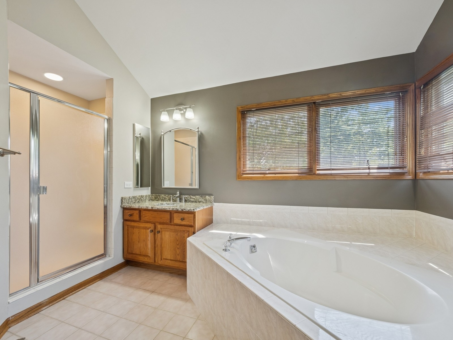 1134 S Hiddenbrook Trail, Palatine, IL 60067
