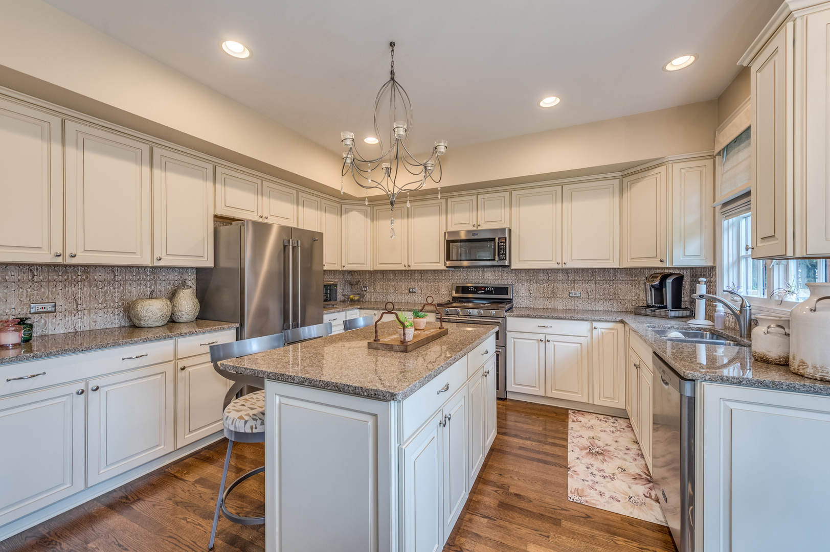 2105 Lillian Lane, Lisle, IL 60532